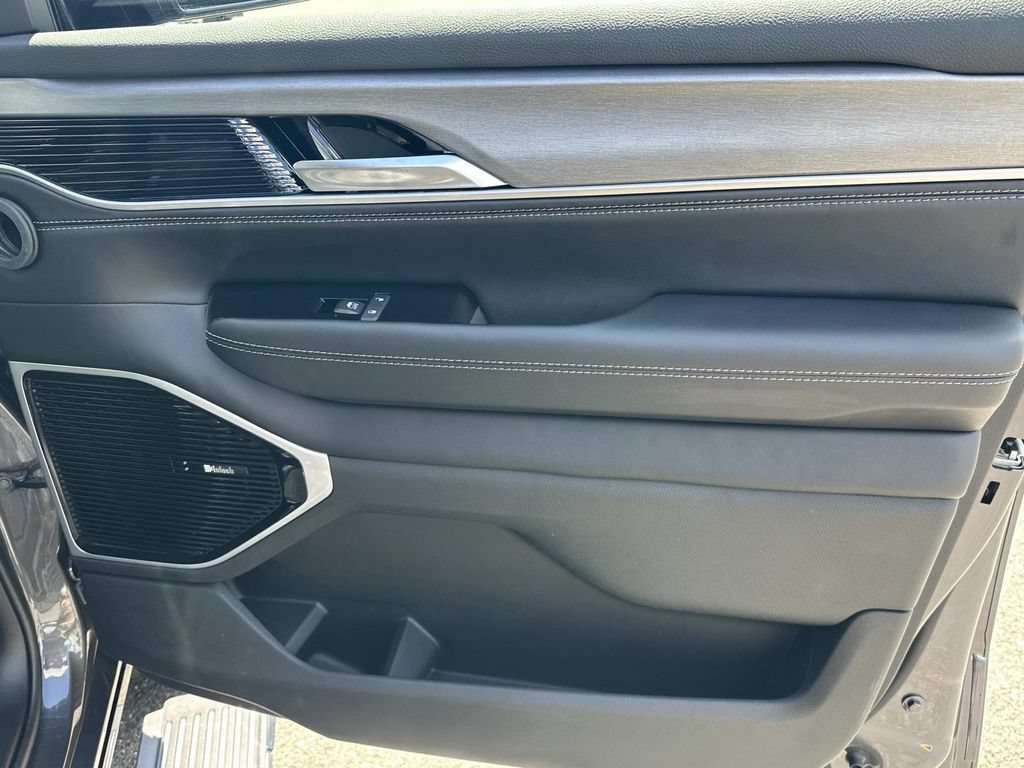 New 2026 Jeep Grand Wagoneer L Limited AWD/4WD image 13