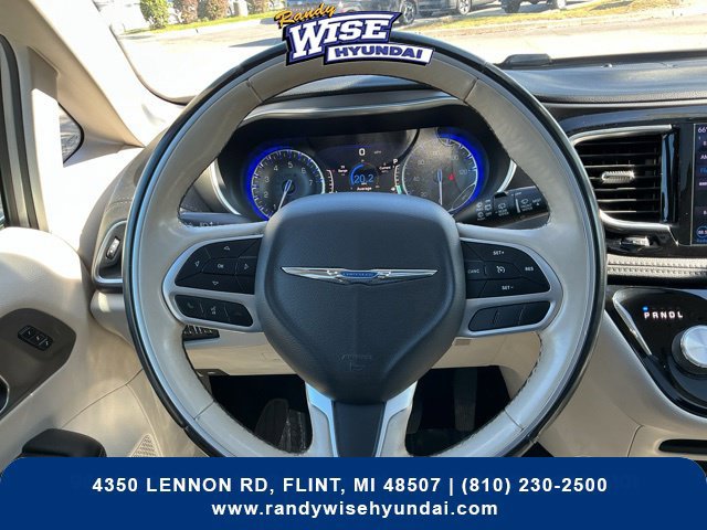 Used 2018 Chrysler Pacifica Limited FWD image 28