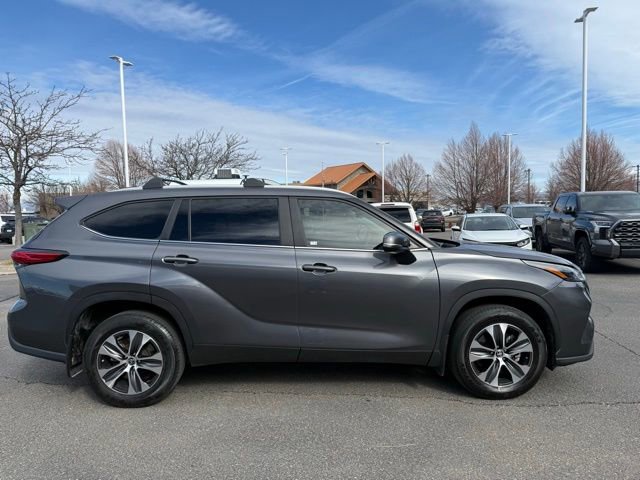Used 2023 Toyota Highlander XLE image 5