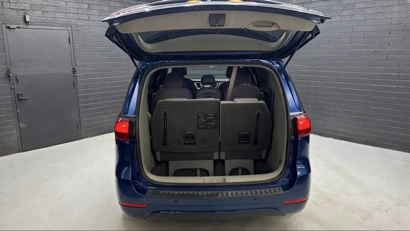 Used 2016 Kia Sedona LX w/ Option Group 020 FWD image 14