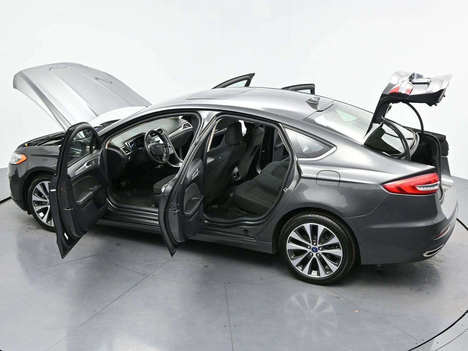 Used 2020 Ford Fusion SE image 43