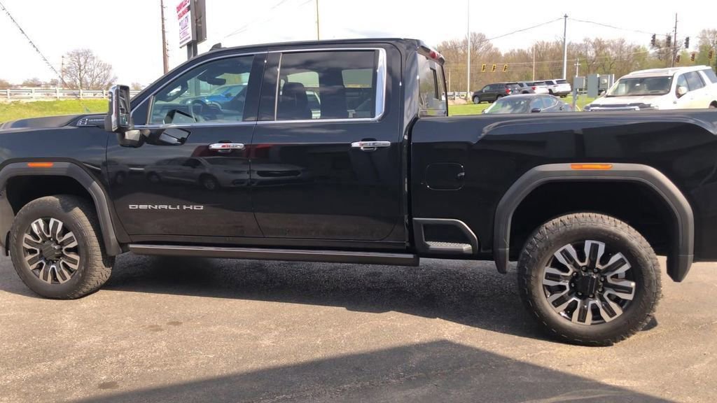 Used 2025 GMC Sierra 2500 Denali Ultimate image 4