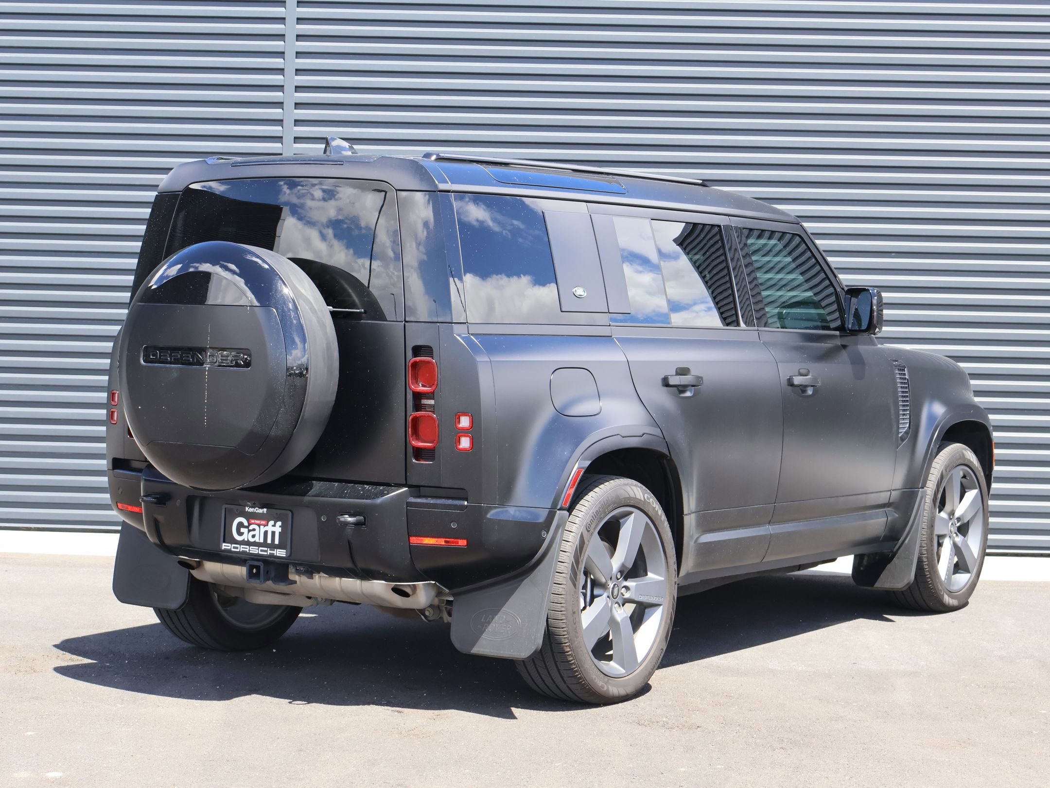 Used 2024 Land Rover Defender 110 X-Dynamic SE AWD/4WD image 5