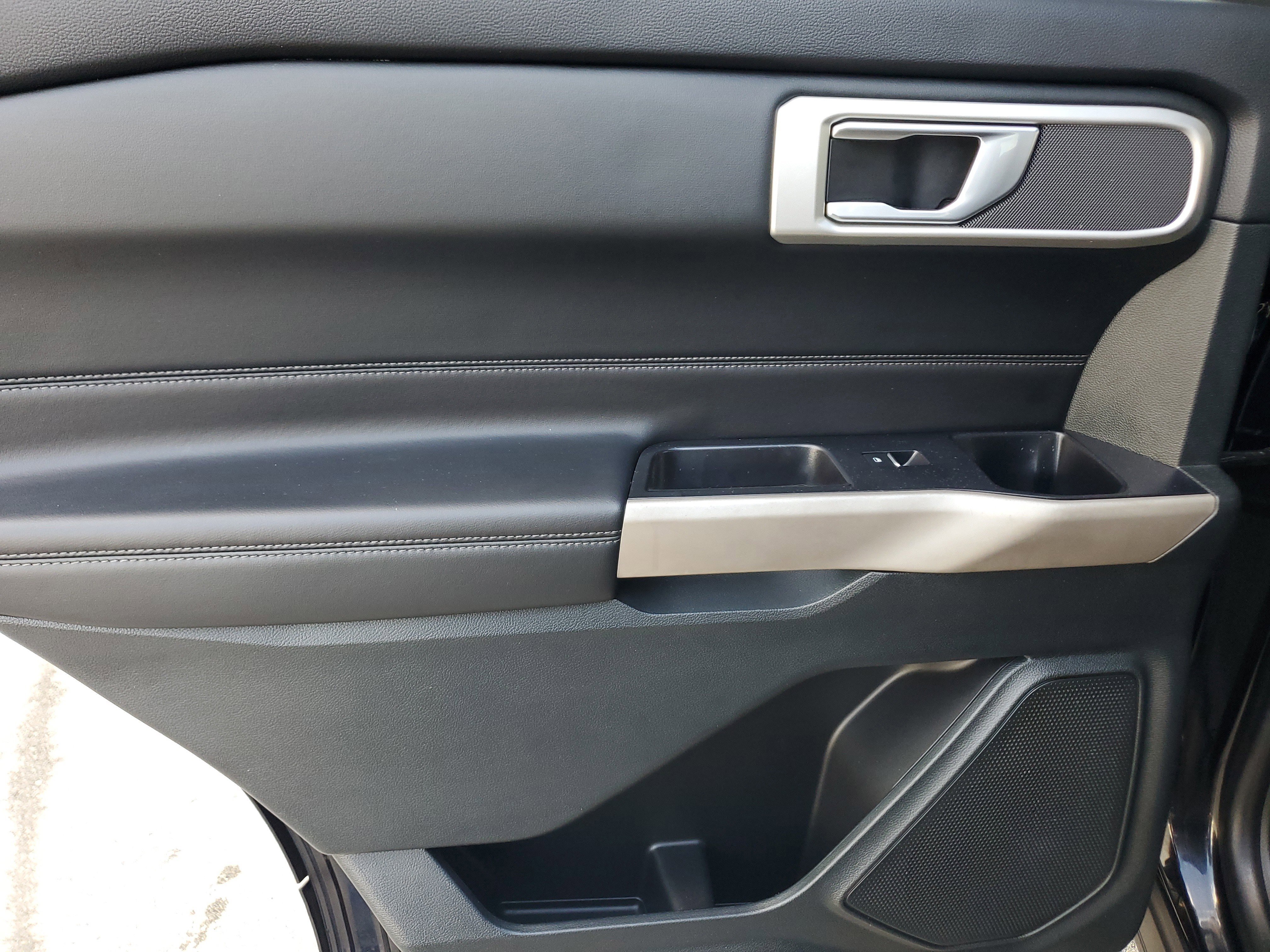 Used 2023 Ford Explorer XLT image 31