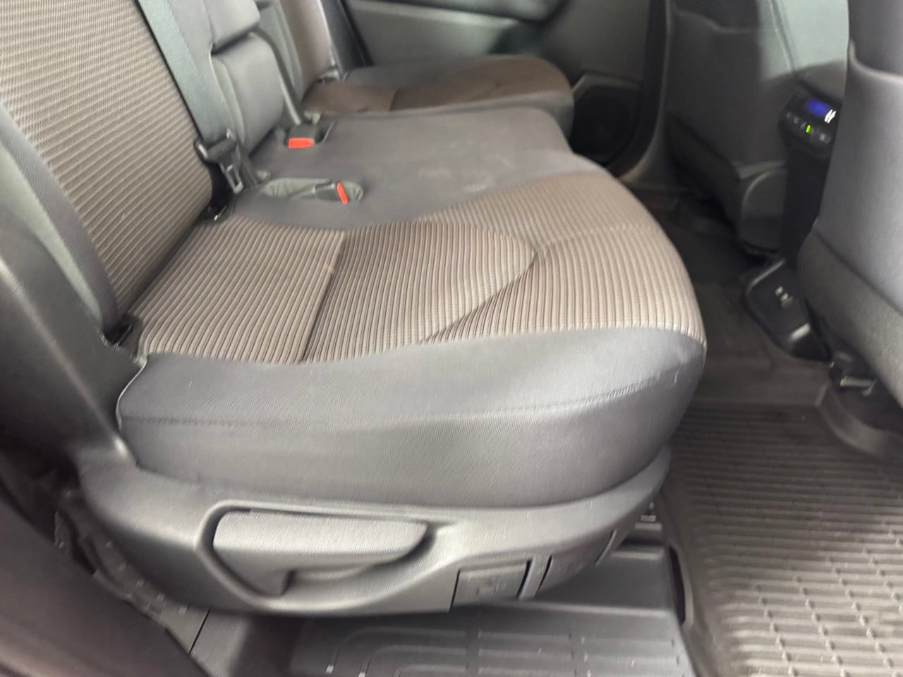Used 2021 Toyota Highlander LE FWD image 26