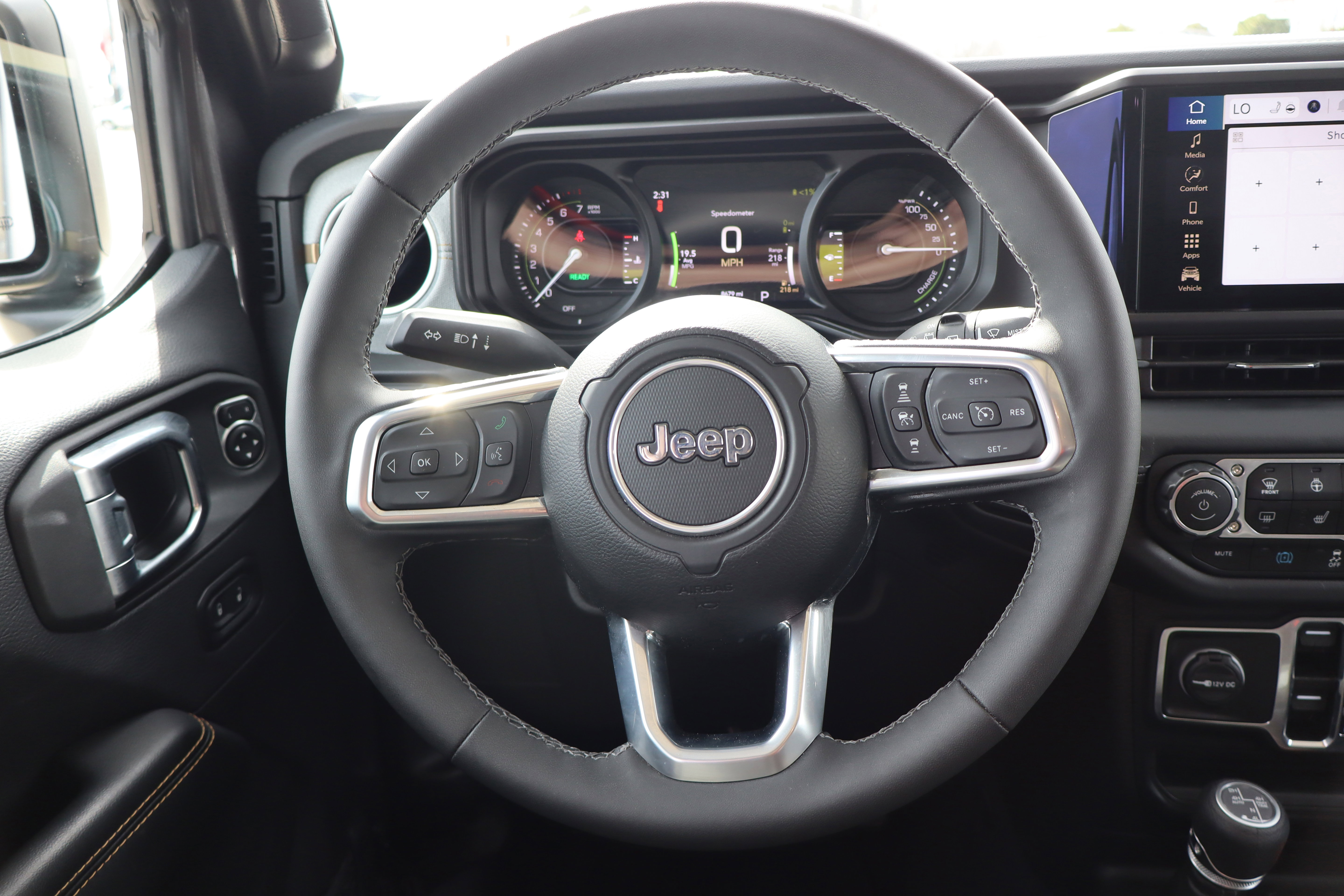 Used 2025 Jeep Wrangler Sahara w/ Safety Group image 15