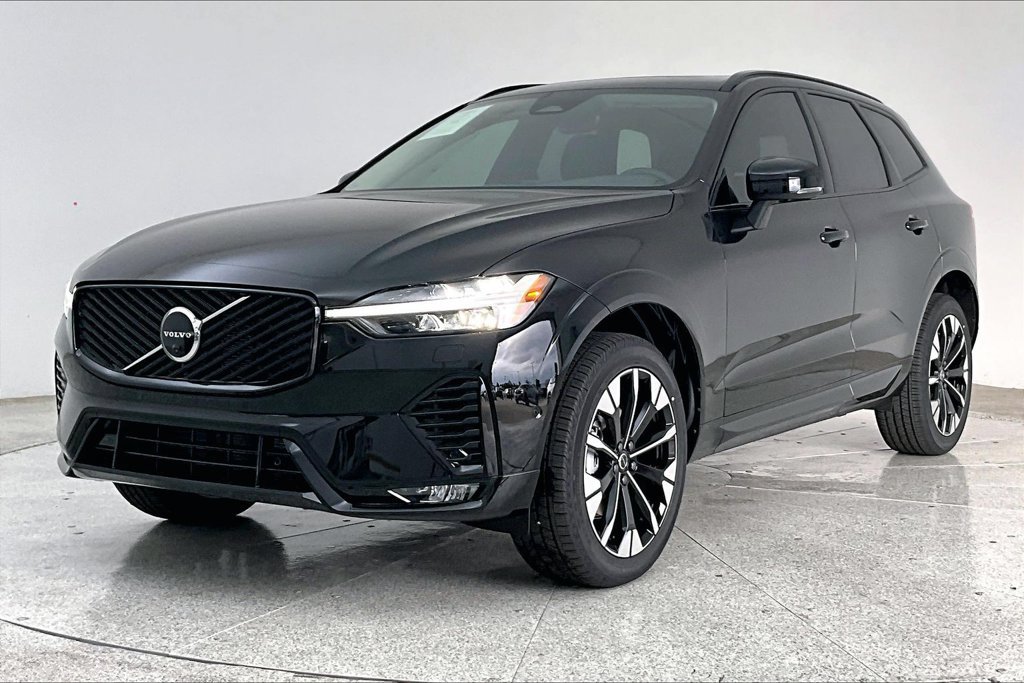 New 2026 Volvo XC60 B5 Plus w/ Climate Package AWD/4WD image 2