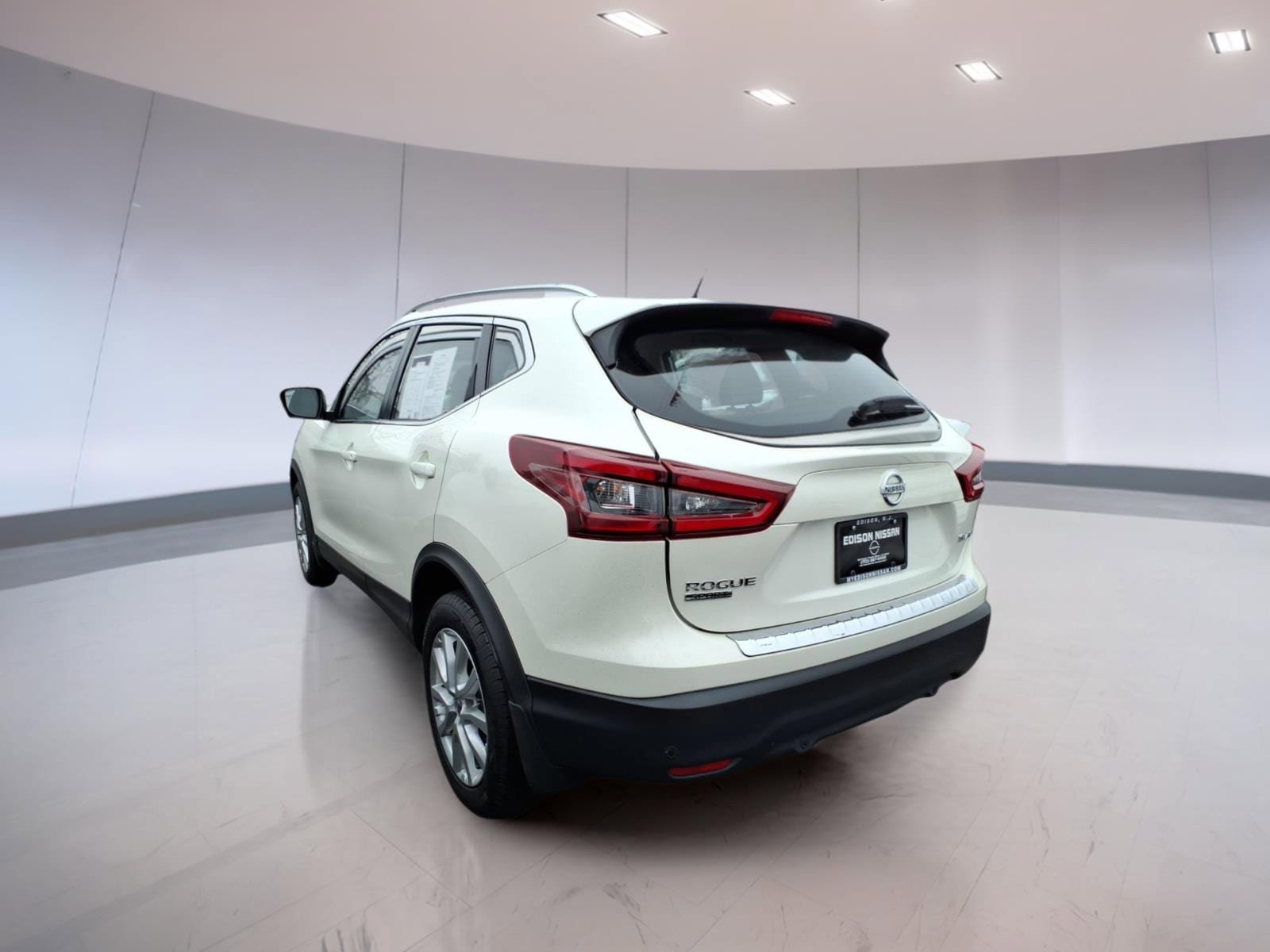 Used 2022 Nissan Rogue Sport SV w/ Technology Package AWD/4WD image 3