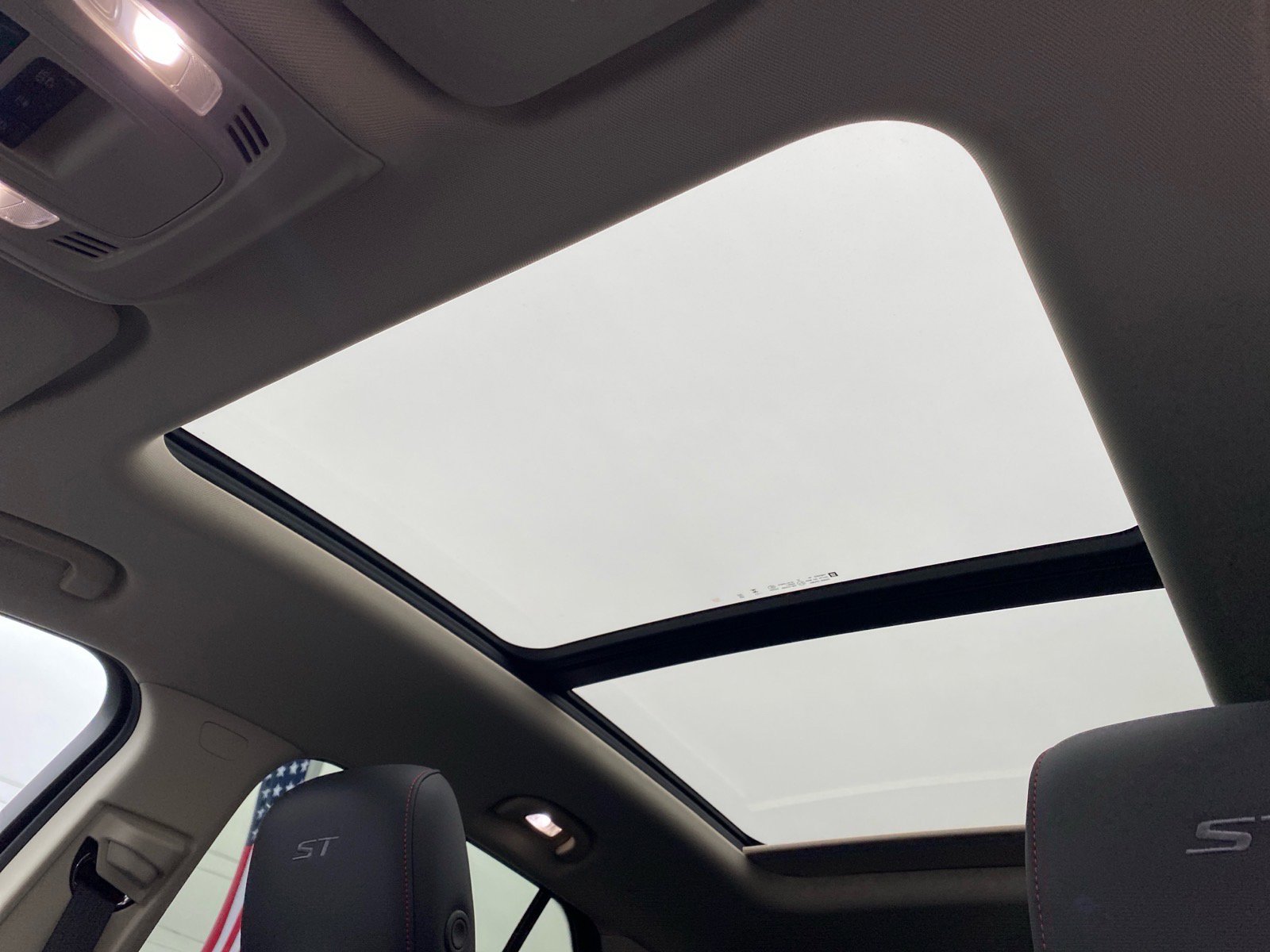 Used 2023 Buick Envision Essence w/ Sport Touring Package image 21