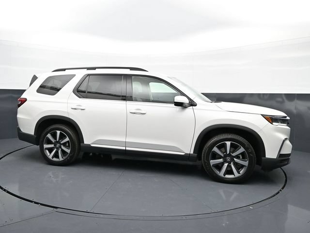 Used 2025 Honda Pilot Touring image 9