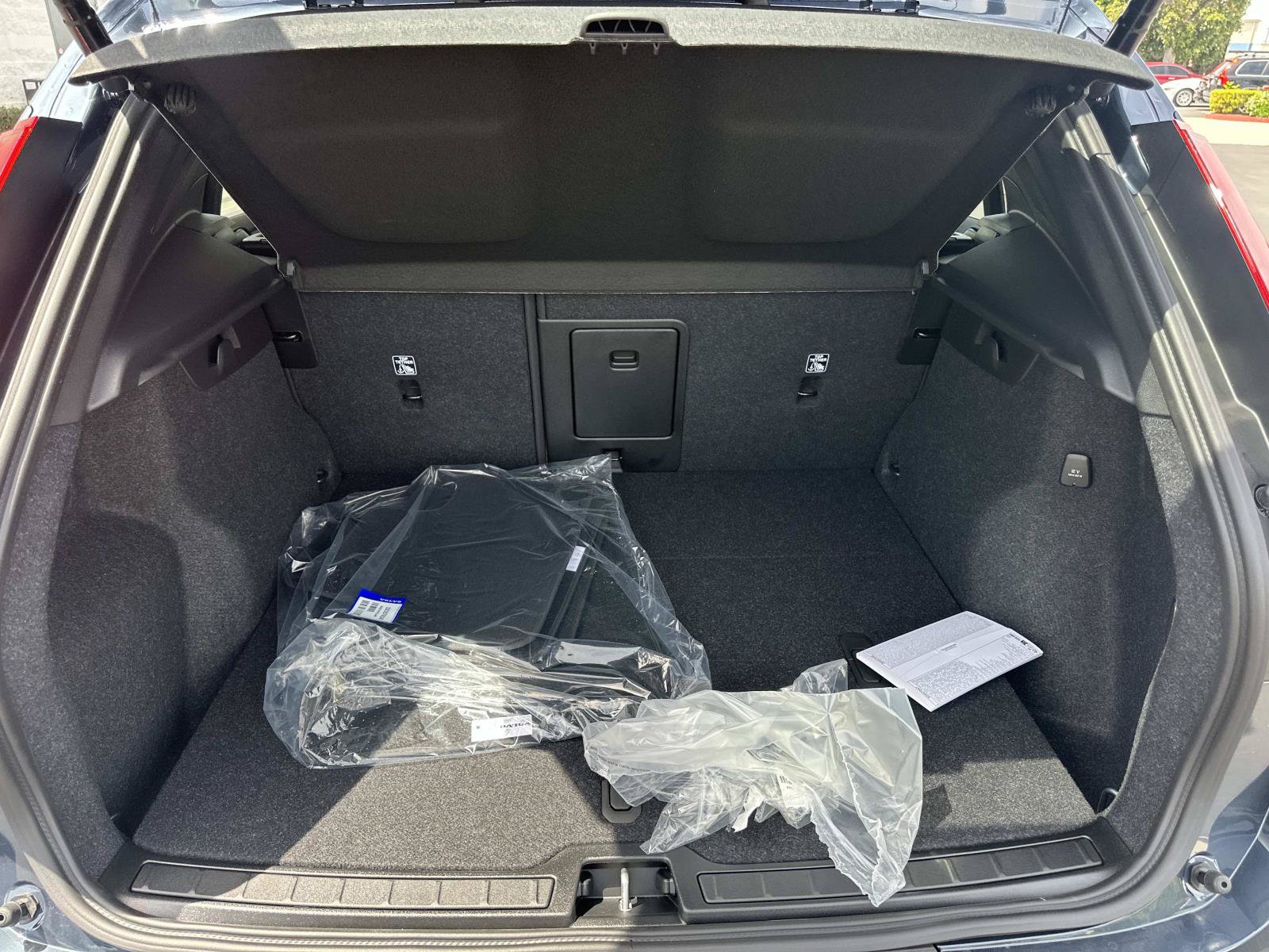 New 2026 Volvo XC40 B5 Ultra w/ Climate Package AWD/4WD image 18