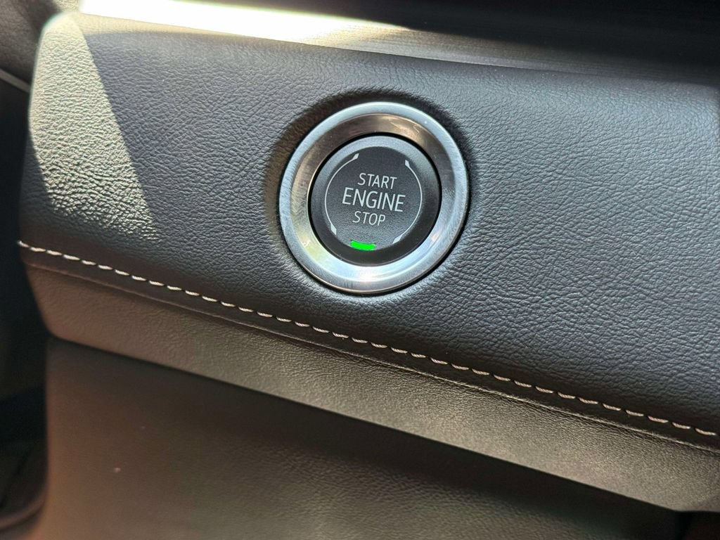 Used 2024 Cadillac Escalade Luxury AWD/4WD image 28