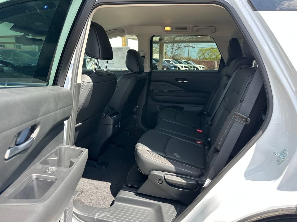 New 2026 Nissan Pathfinder SL image 13