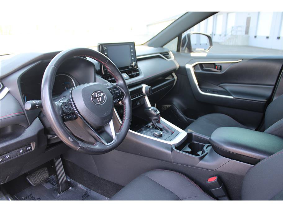 Used 2021 Toyota RAV4 SE w/ Weather & Moonroof Package AWD/4WD image 9