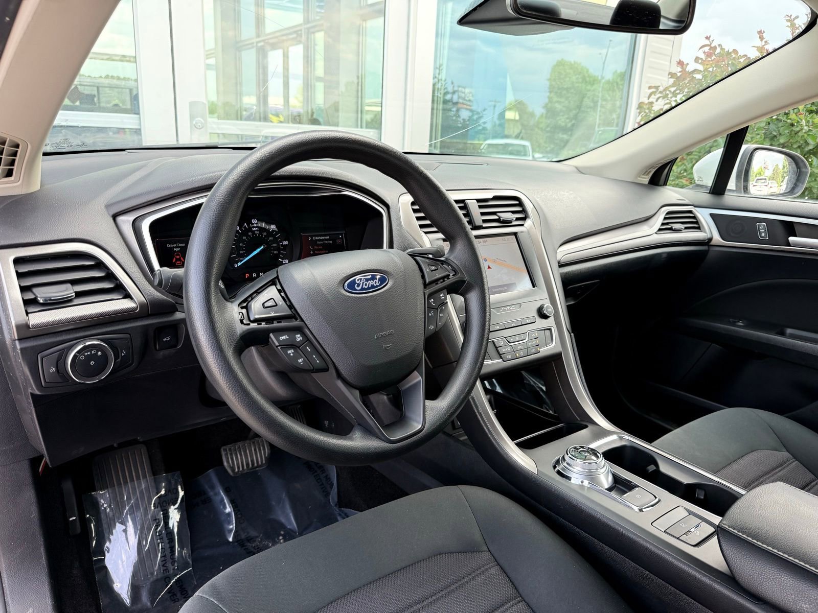 Used 2020 Ford Fusion SE FWD image 12