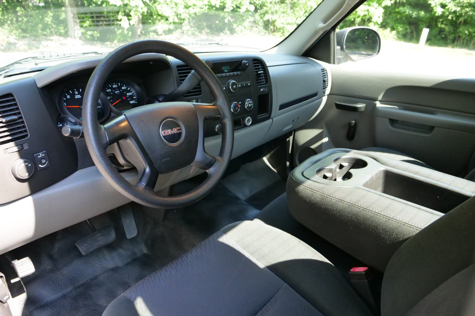 Used 2011 GMC Sierra 1500 W/T RWD image 2