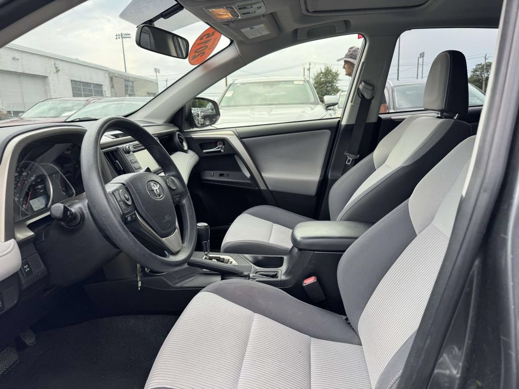 Used 2015 Toyota RAV4 XLE AWD/4WD image 18