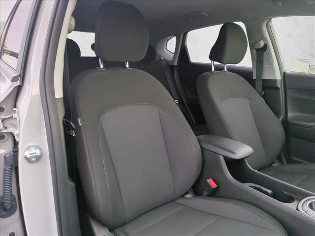 Used 2025 Hyundai Kona SE image 19