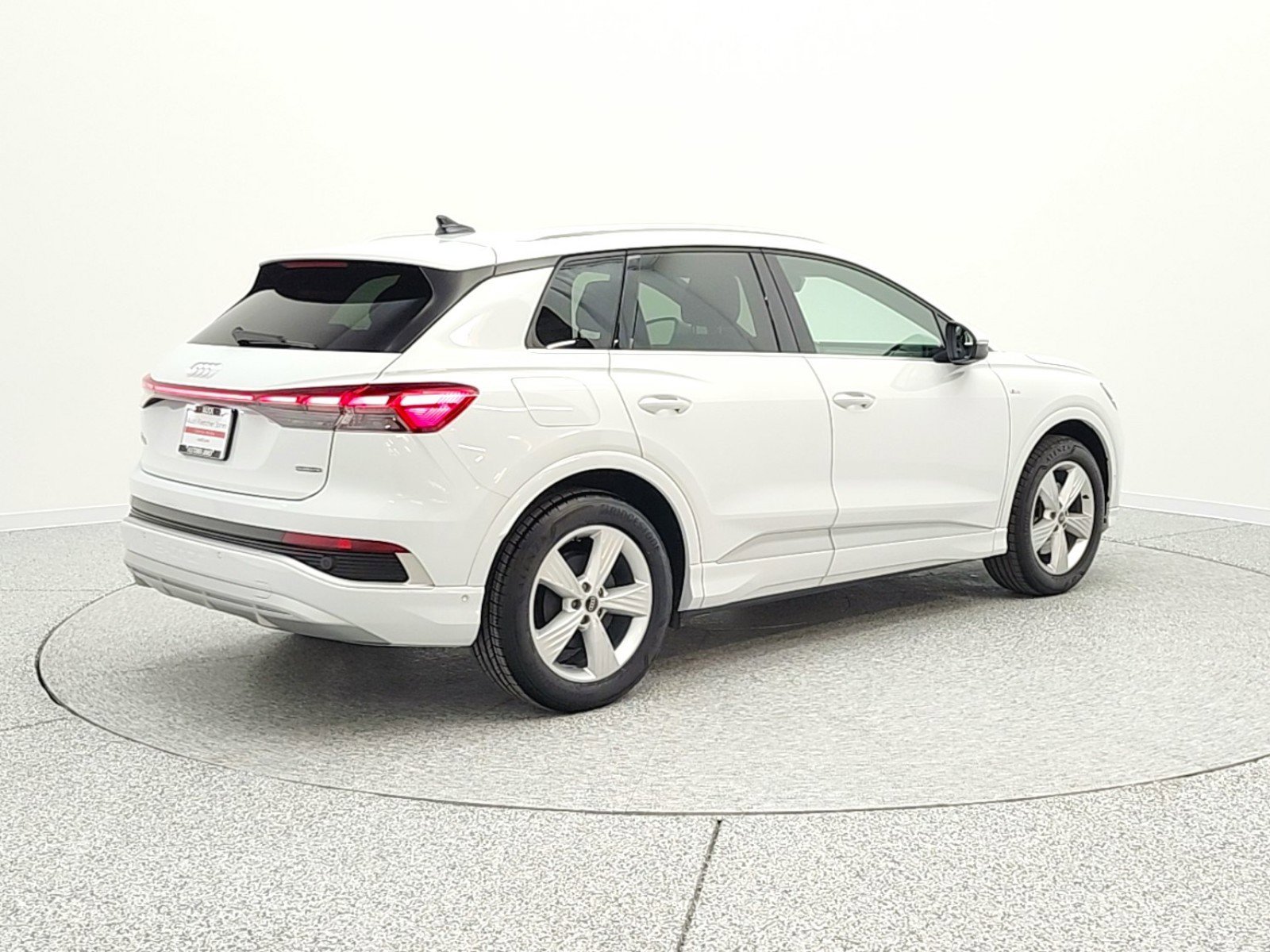 Used 2024 Audi Q4 e-tron Premium Plus image 5