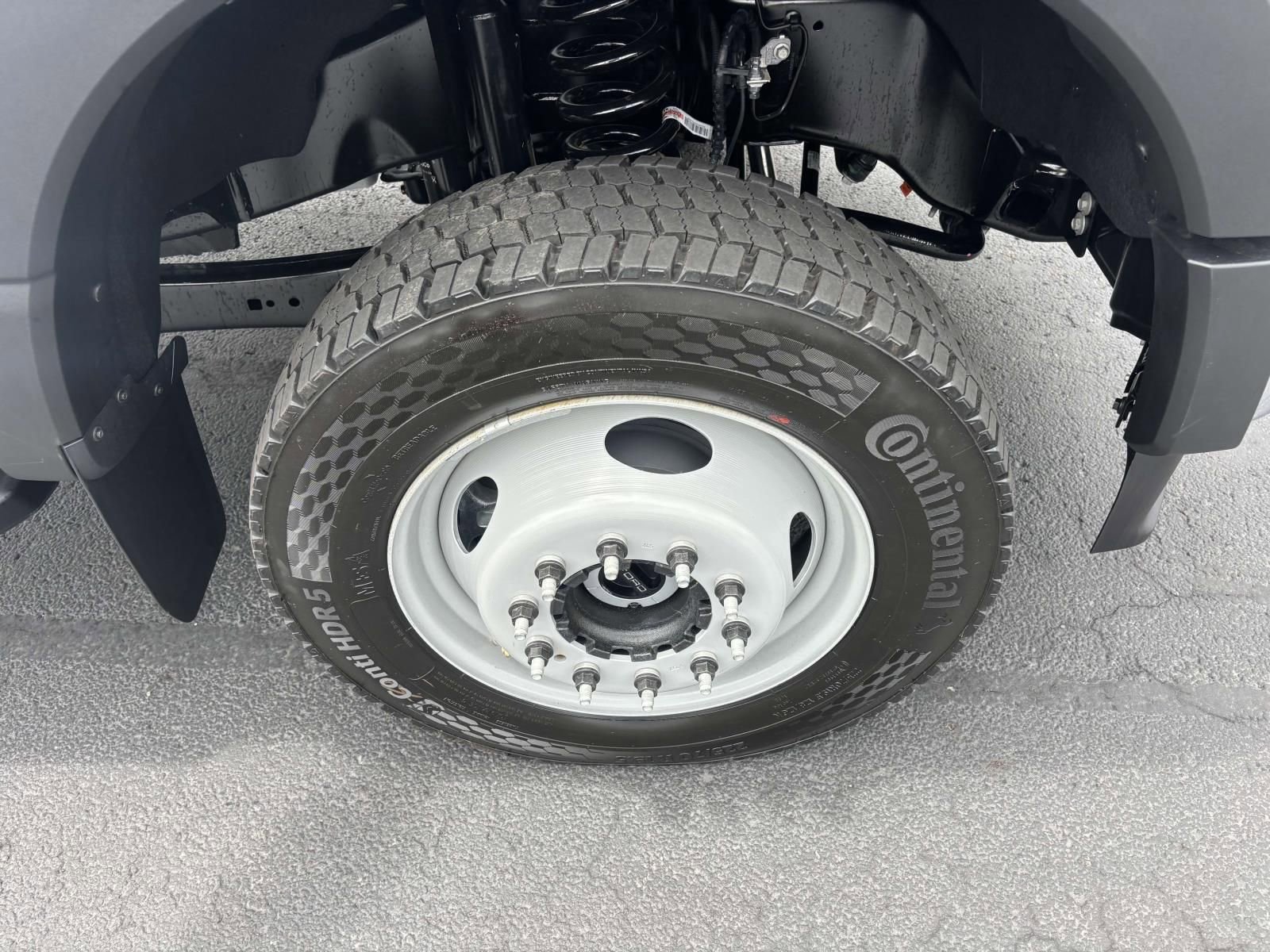 New 2025 Ford F550 4x4 Regular Cab Super Duty image 29