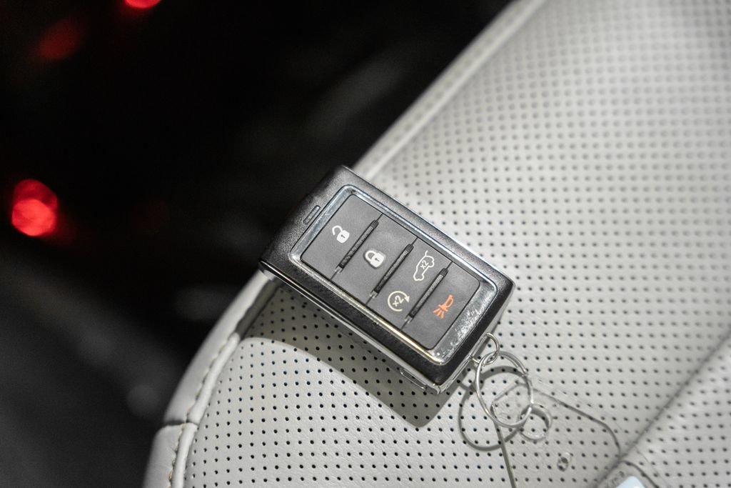 Used 2022 Jeep Grand Cherokee Overland AWD/4WD image 48