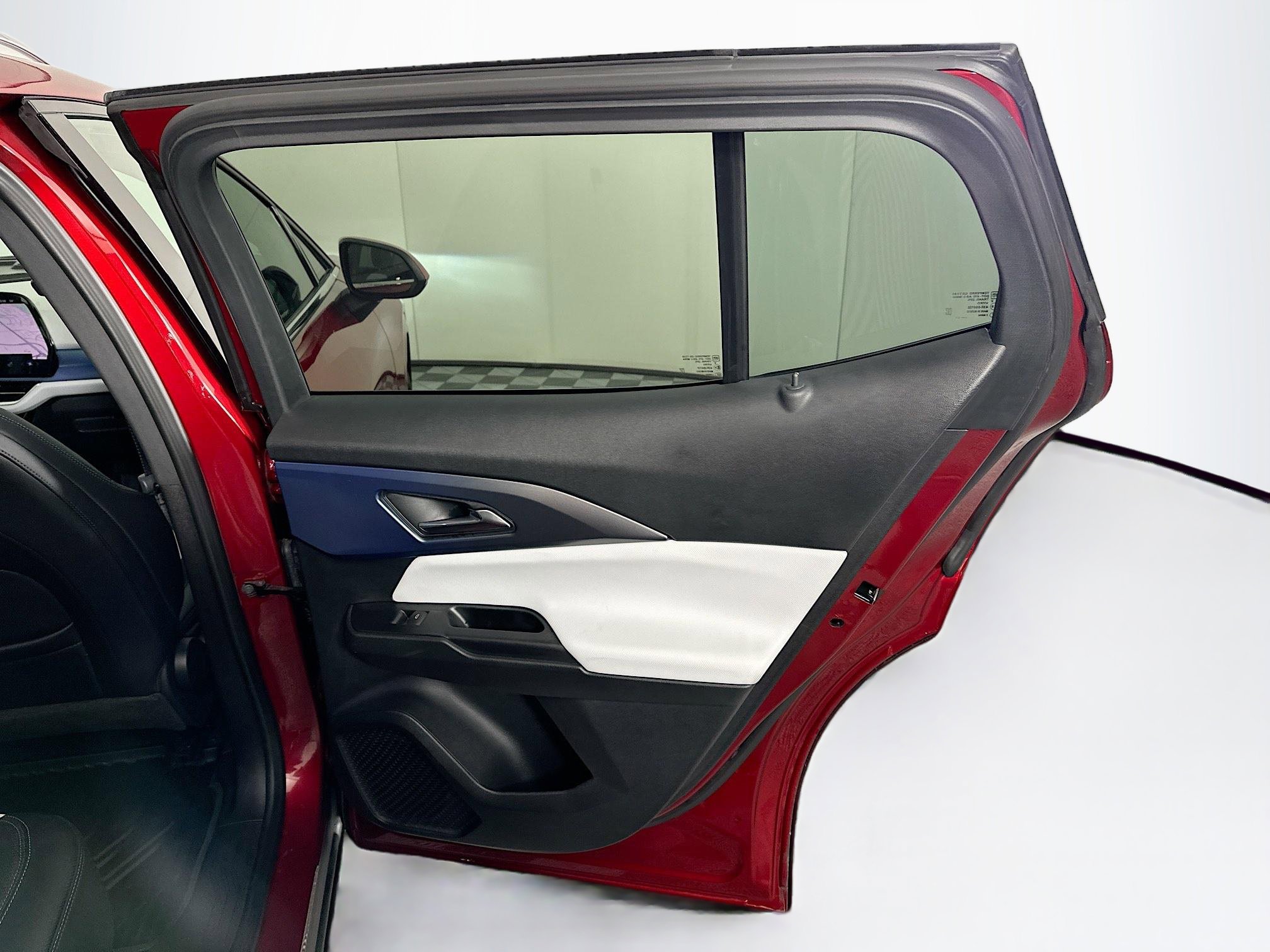 Used 2025 Chevrolet Equinox EV LT image 30