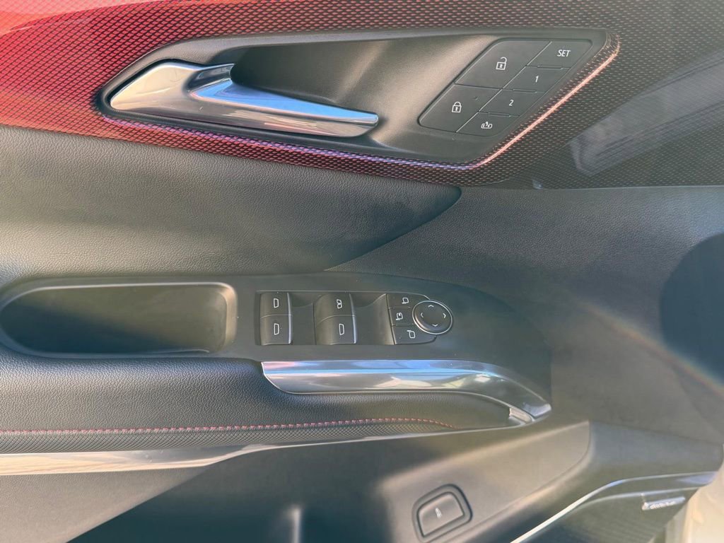 Used 2025 Chevrolet Traverse RS image 11