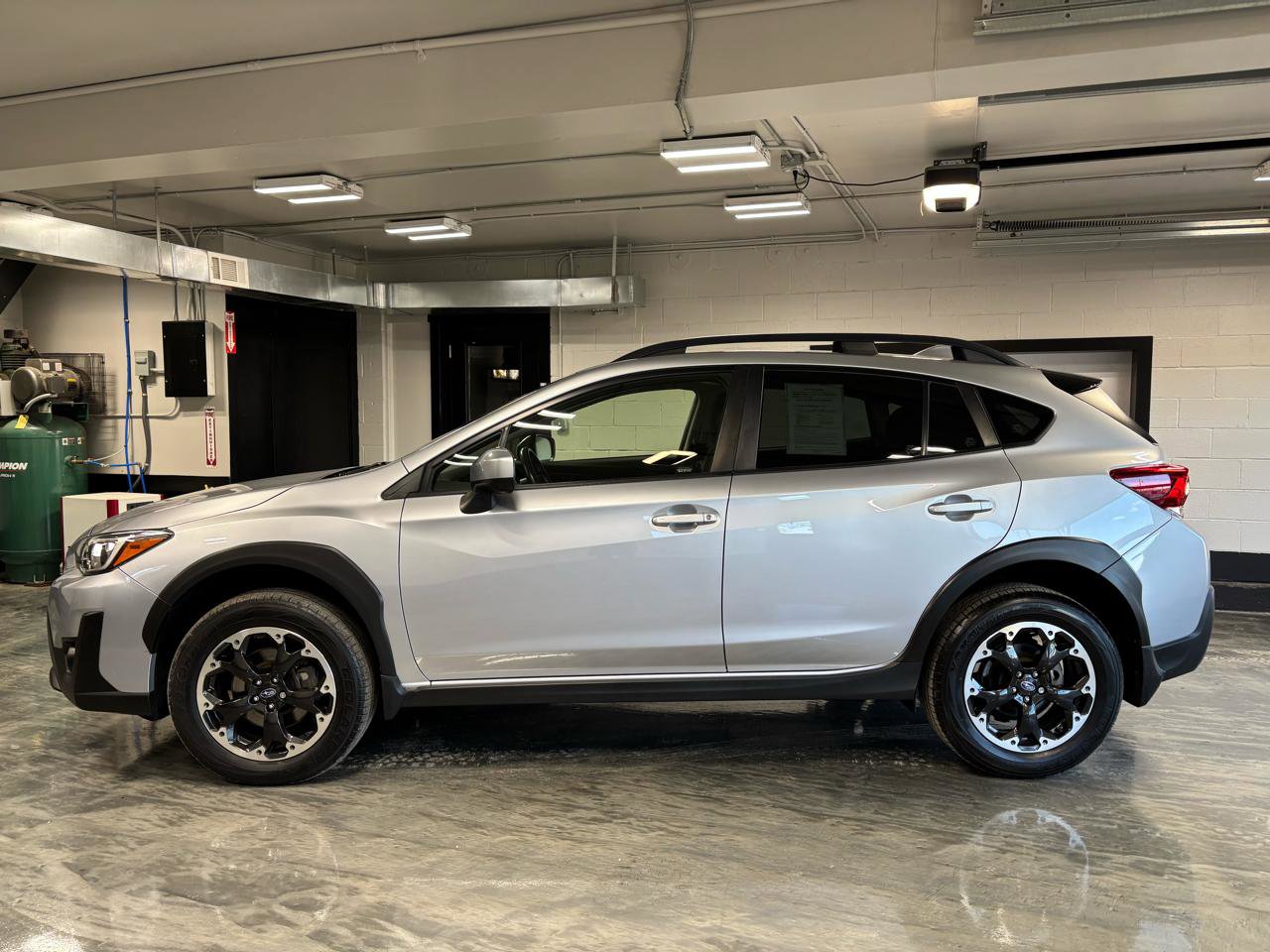 Used 2022 Subaru Crosstrek 2.0i Premium w/ Moonroof Package image 4