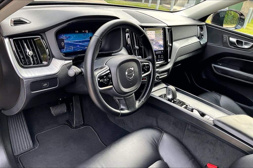 Used 2025 Volvo XC60 B5 Plus AWD/4WD image 18