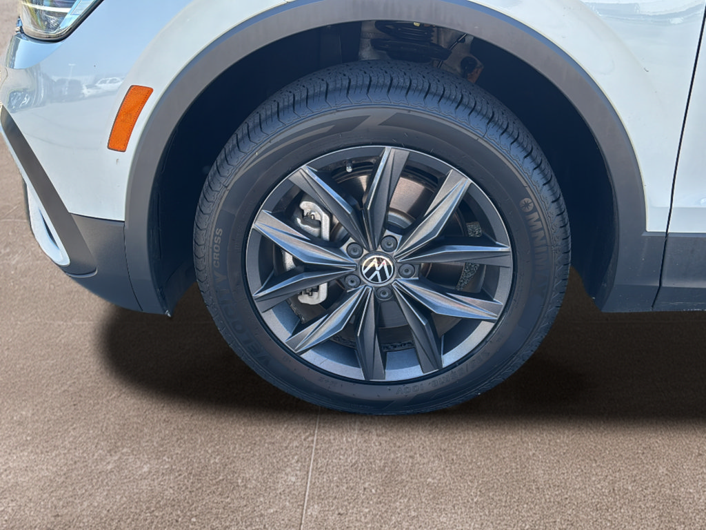 Certified 2023 Volkswagen Tiguan SE FWD image 26