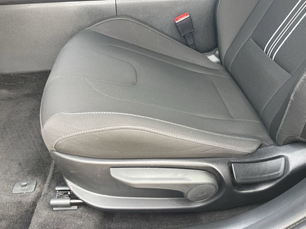 Certified 2025 Hyundai Elantra Sport image 19