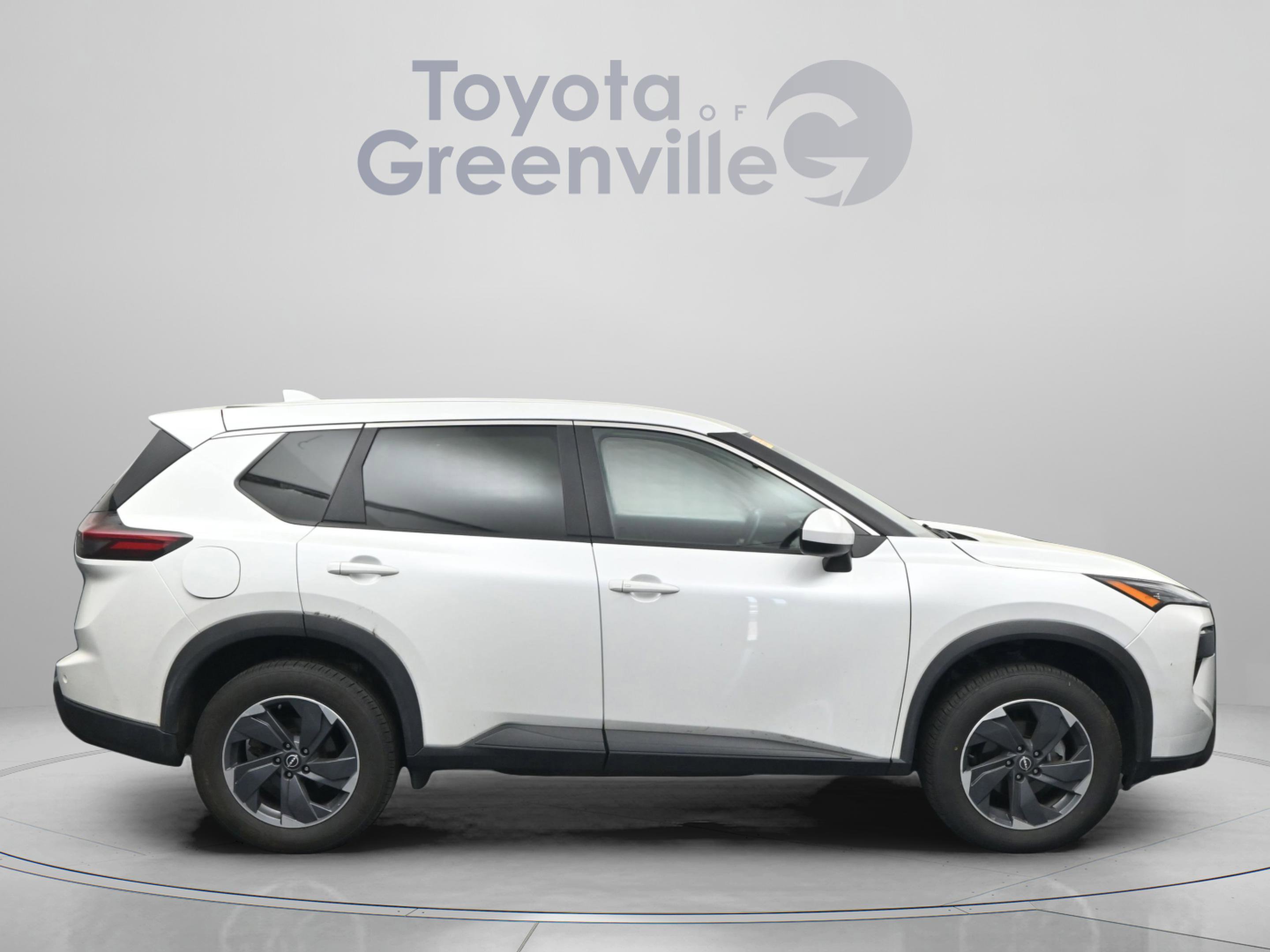 Used 2025 Nissan Rogue SV image 16