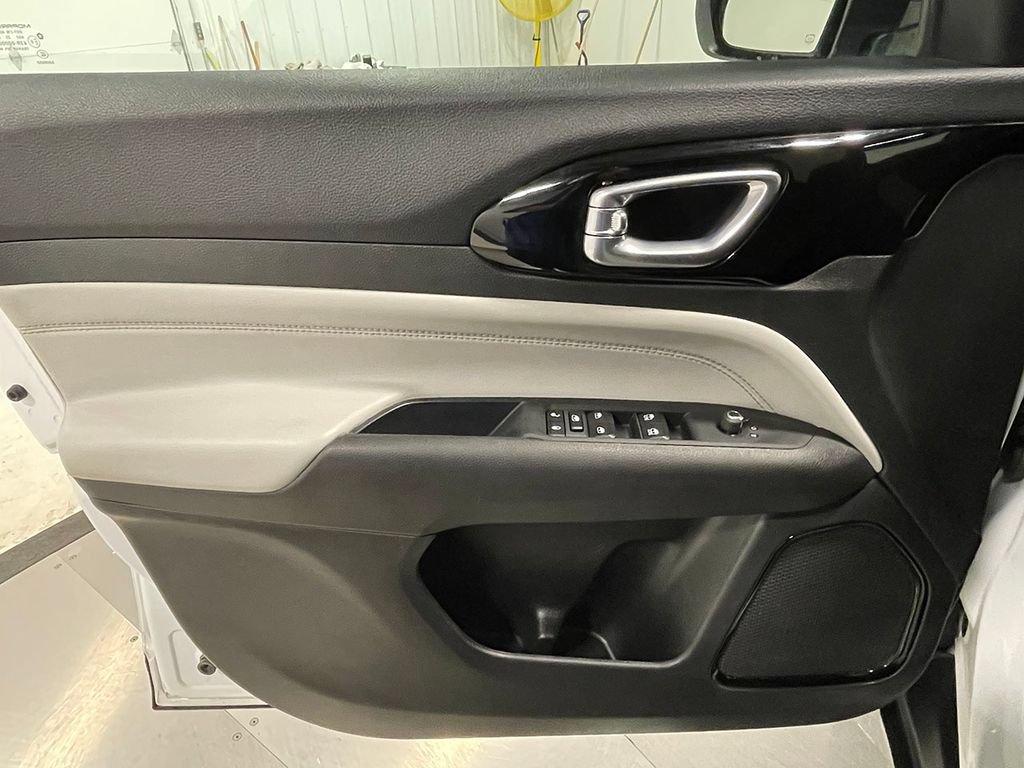 Used 2023 Jeep Compass Limited AWD/4WD image 20