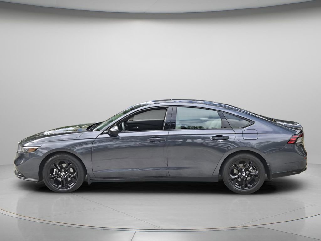 Used 2025 Honda Accord SE image 4