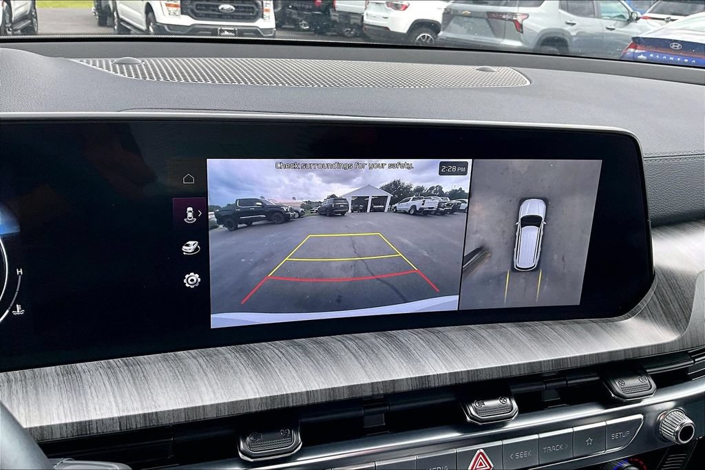 Used 2025 Kia Telluride SX w/ SX Captain's Chair Package AWD/4WD image 17