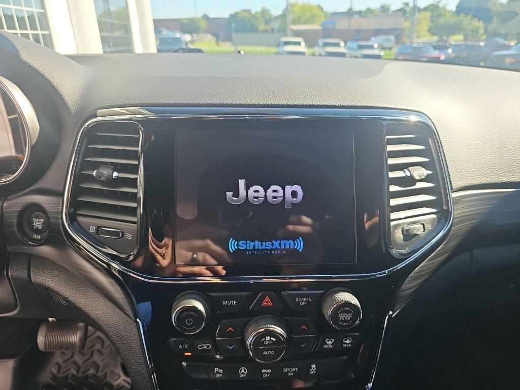 Used 2020 Jeep Grand Cherokee Altitude AWD/4WD image 15