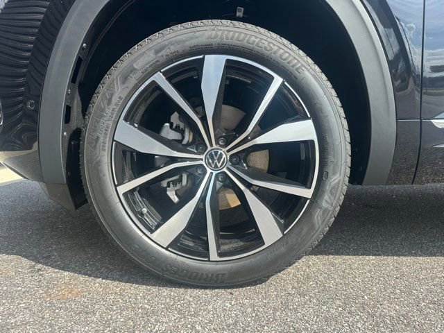 New 2025 Volkswagen Atlas Cross Sport SEL Premium R-Line image 18