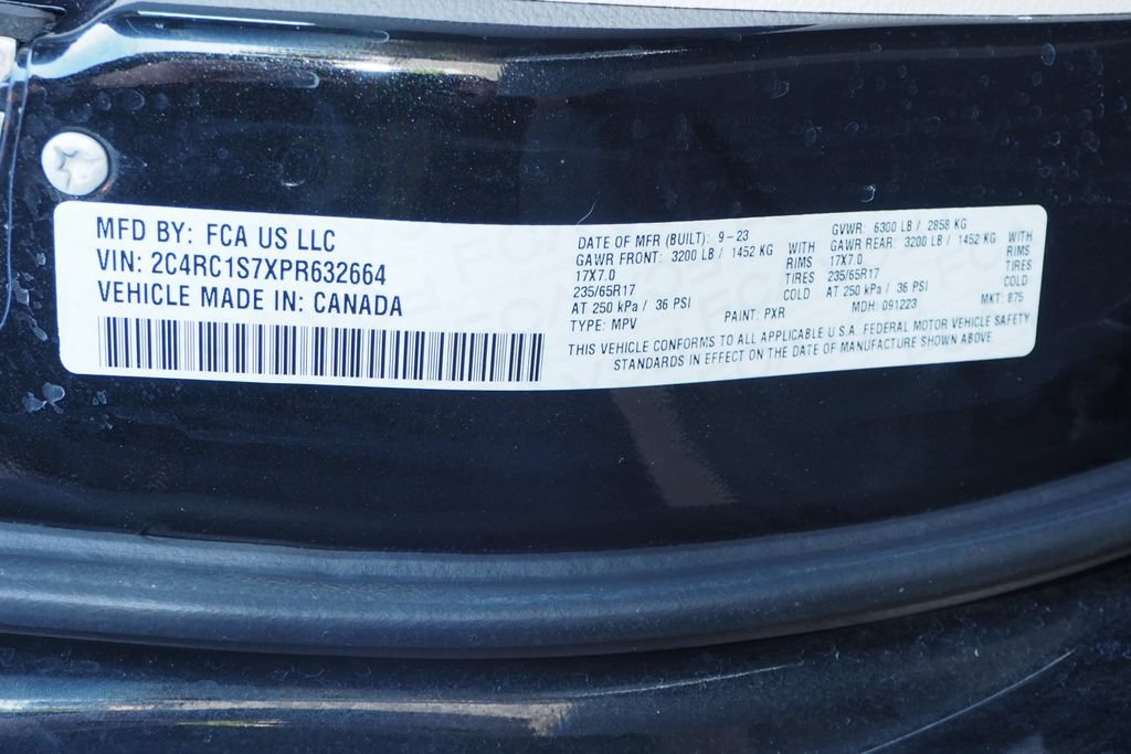 Used 2023 Chrysler Pacifica Limited FWD image 31