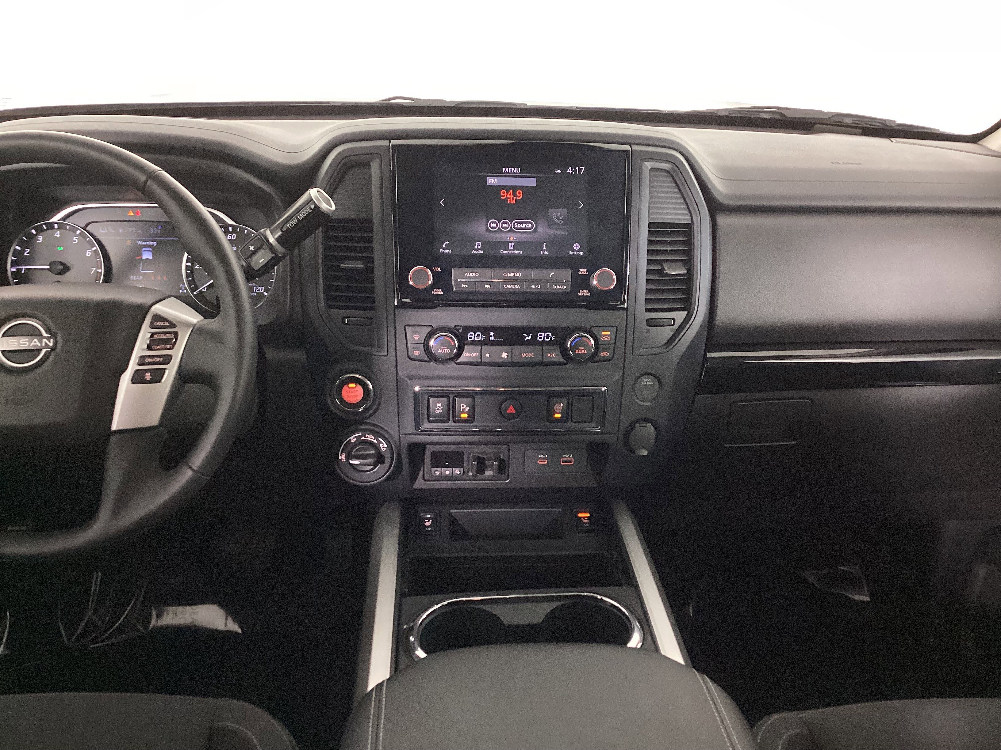 Used 2024 Nissan Titan SV w/ SV Convenience Package image 13