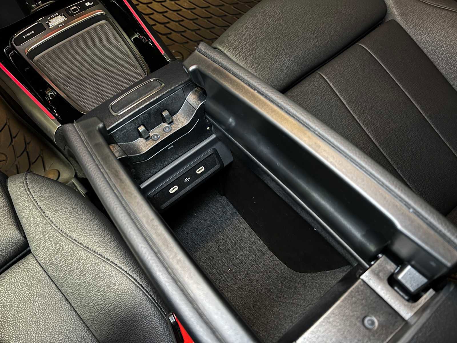 Certified 2025 Mercedes-Benz GLB 250 4MATIC image 39