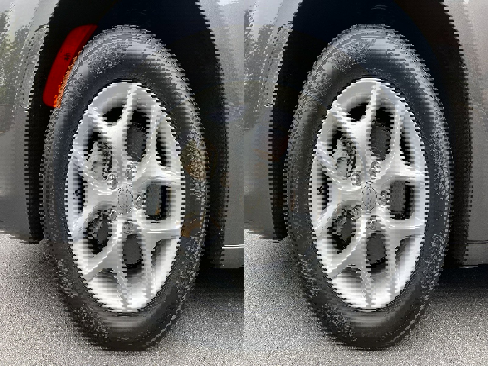 Used 2017 Chrysler Pacifica Touring-L w/ Tire & Wheel Group image 24