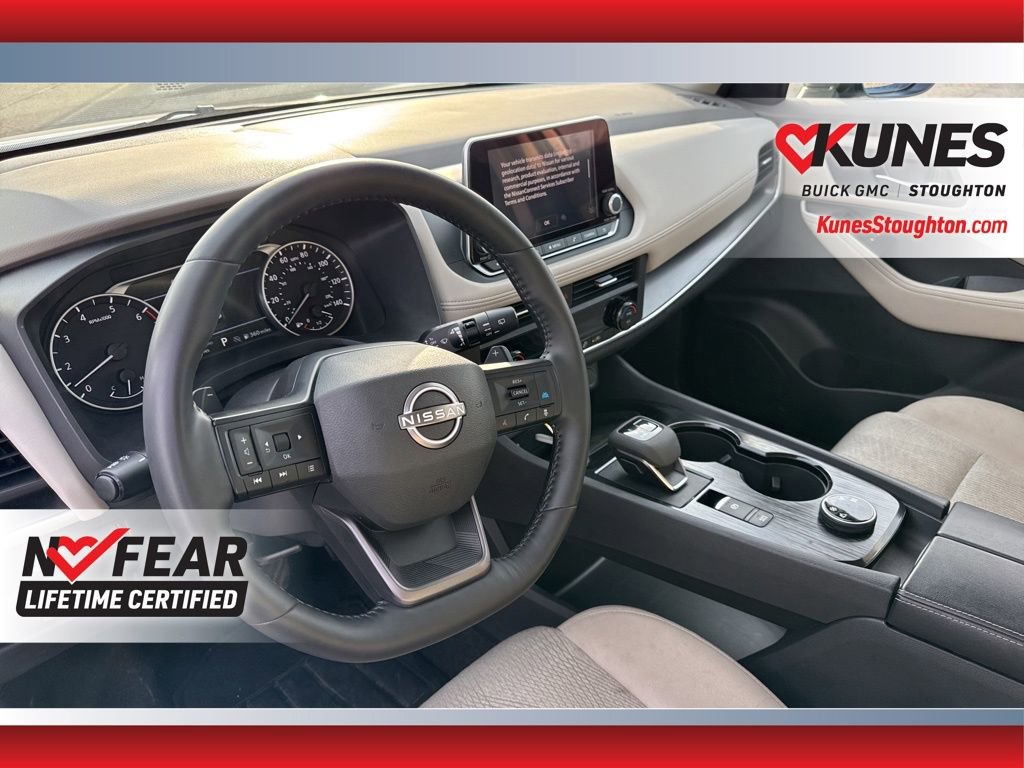 Used 2025 Nissan Rogue SV image 28