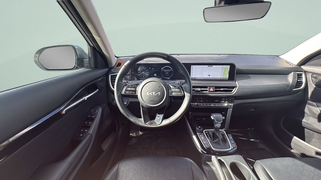 Used 2024 Kia Seltos EX FWD image 13