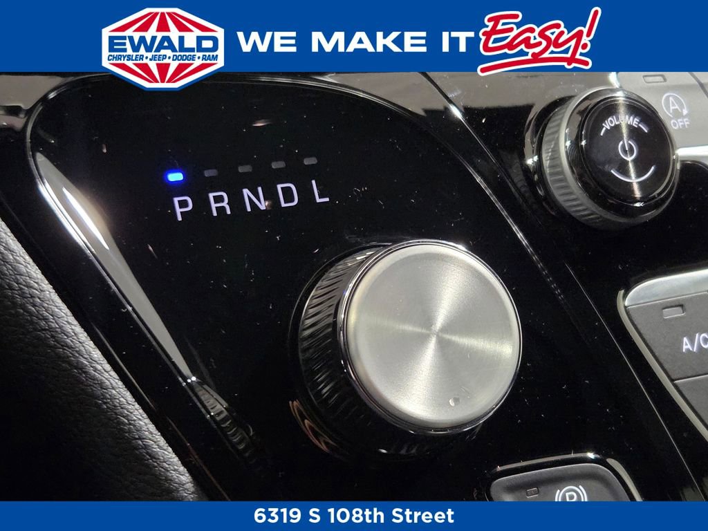 New 2026 Chrysler Pacifica Select FWD image 7