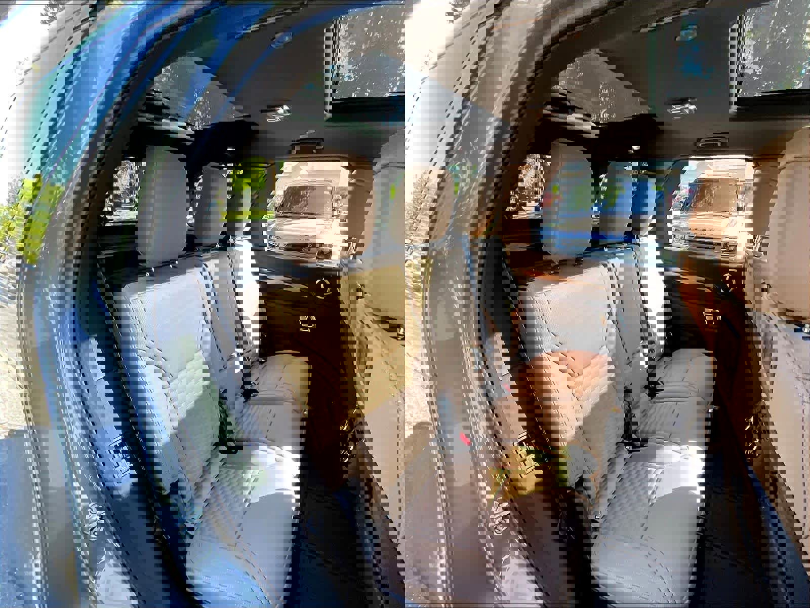 New 2025 Land Rover Discovery Dynamic SE image 27