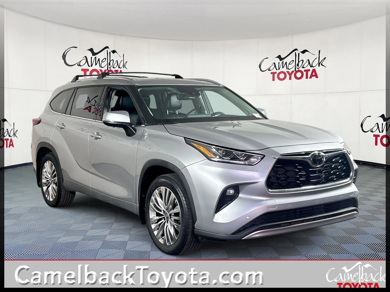 Used 2025 Toyota Highlander Platinum AWD/4WD image 1