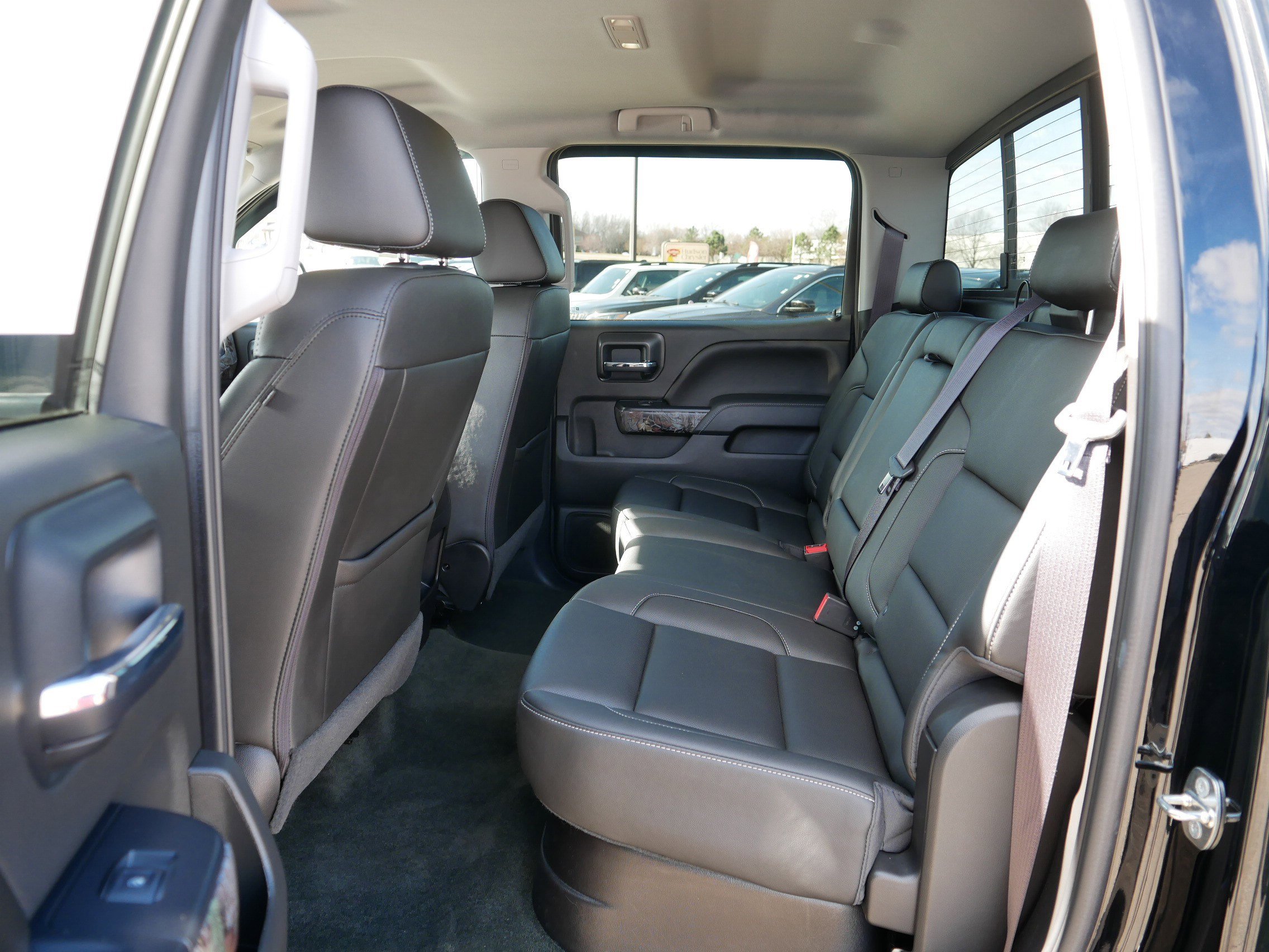 Used 2017 Chevrolet Silverado 1500 LTZ Z71 w/ Realtree Edition AWD/4WD image 36