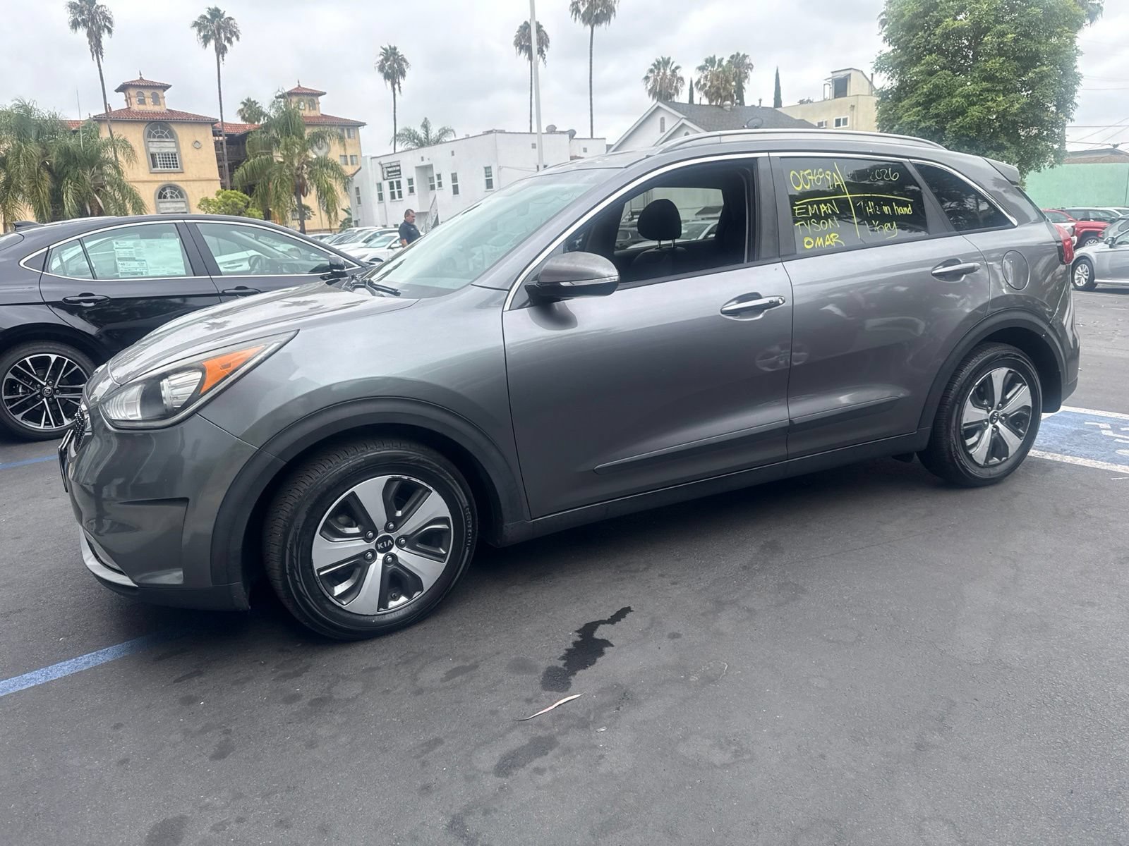 Used 2017 Kia Niro EX FWD image 3