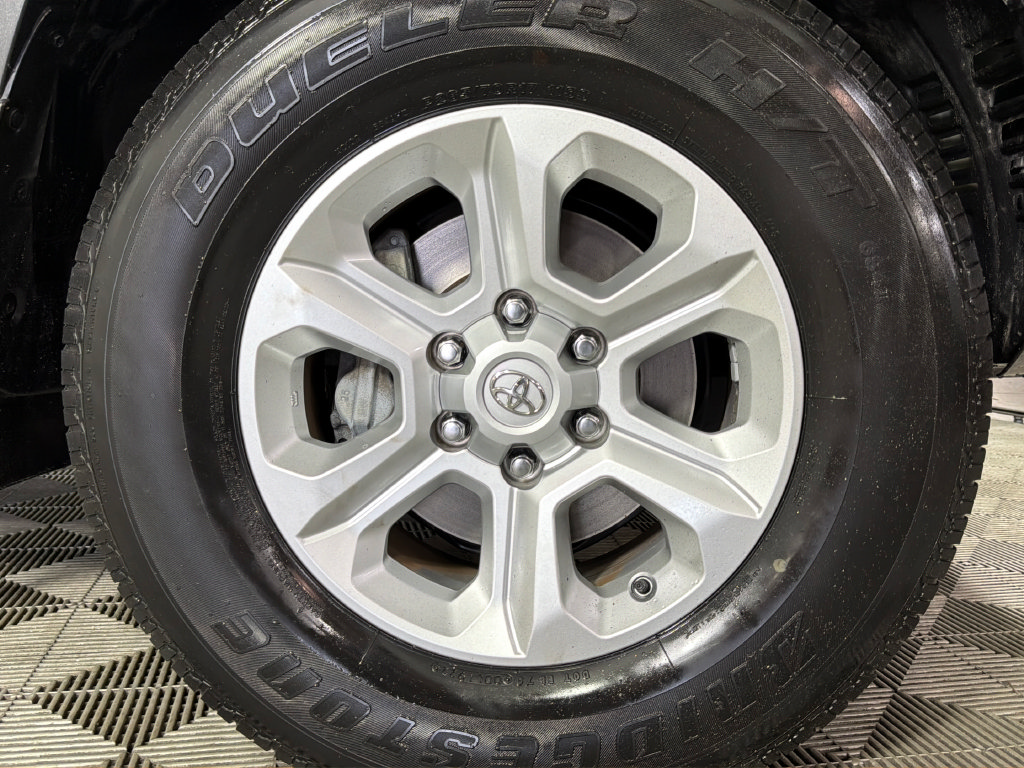Used 2022 Toyota 4Runner SR5 Premium w/ Moonroof Package RWD image 39