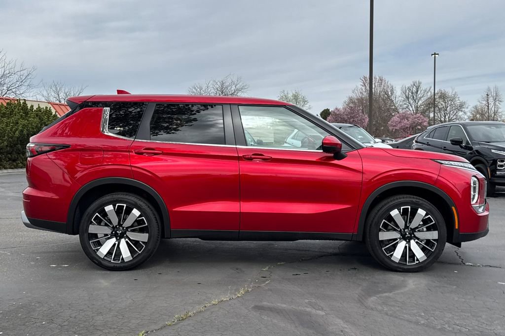 New 2026 Mitsubishi Outlander SE AWD/4WD image 3